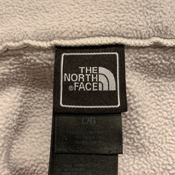 Women's The North Face full zip light weight fleece - Picture 6 of 6